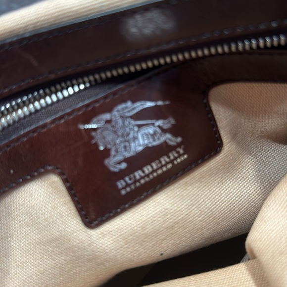 Last Price drop!!Burberry Shoulder Tote bag. - Picture 6 of 13